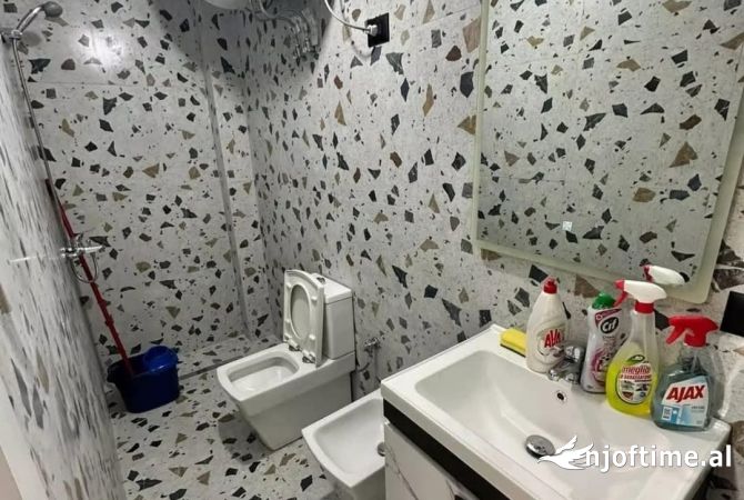 Shtepi ne shitje Apartament ne Tirane, 2+1, Mobilimi Bosh, pa mobiluar, Pagesa 155,000  Euro.