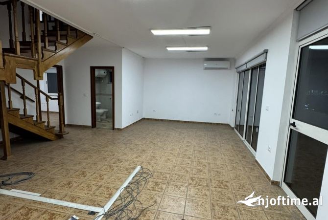 Ambient biznesi me qera 3+1 ne Tirane - 800 Euro