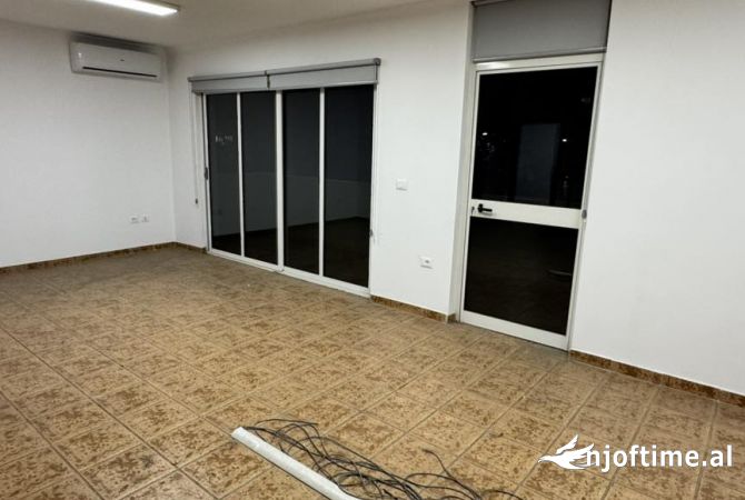 Ambient biznesi me qera 3+1 ne Tirane - 800 Euro