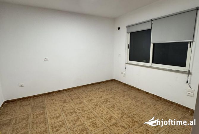 Ambient biznesi me qera 3+1 ne Tirane - 800 Euro