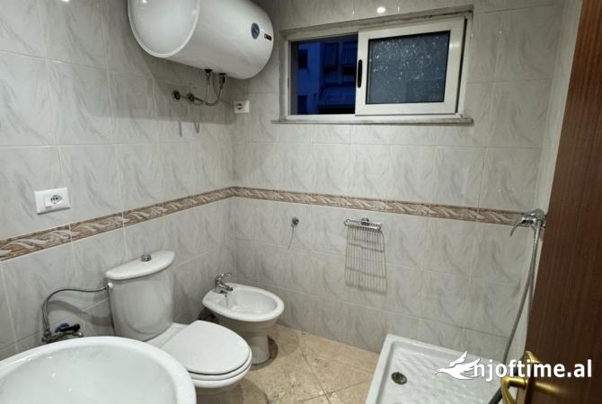 Jepet me qera apartament per zyre 4+1+2 te Komuna e Parisit‼️