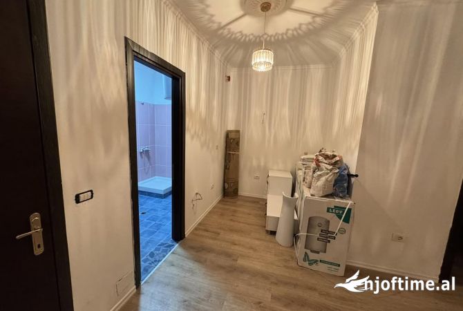 Shtepi ne shitje Apartament ne Tirane, 1+1, Mobilimi E mobiluar, Pagesa 78,000  Euro.