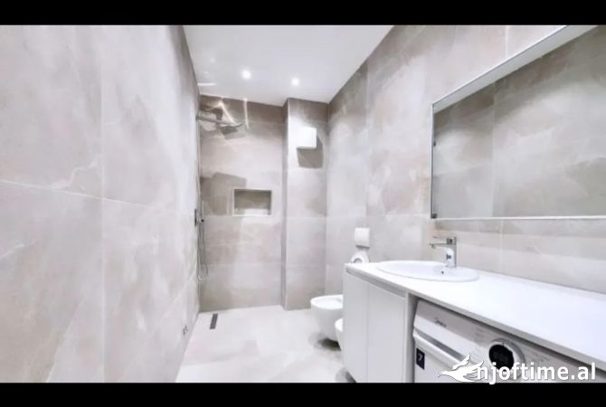 Shtepi ne shitje Apartament ne Tirane, 1+1, Mobilimi E mobiluar, Pagesa 165,000  Euro.