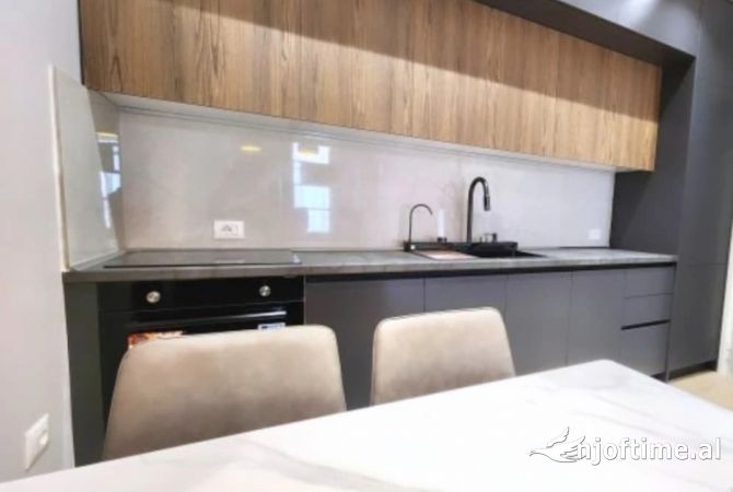 Shtepi ne shitje Apartament ne Tirane, 1+1, Mobilimi E mobiluar, Pagesa 165,000  Euro.