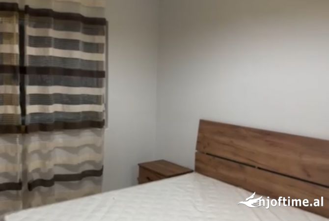 Shtepi me qera Apartament ne Tirane, 2+1, Mobilimi E mobiluar, Pagesa 70,000  Leke.