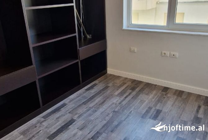 Shtepi ne shitje Apartament ne Tirane, 2+1, Mobilimi E mobiluar, Pagesa 250,000  Euro.