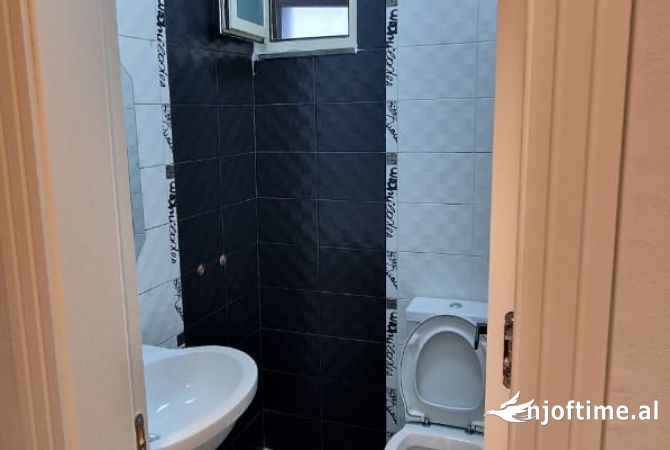 Shtepi ne shitje Apartament ne Tirane, 2+1, Mobilimi E mobiluar, Pagesa 250,000  Euro.