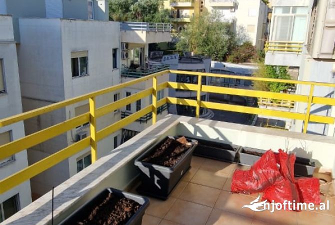 Shtepi ne shitje Apartament ne Tirane, 2+1, Mobilimi E mobiluar, Pagesa 250,000  Euro.