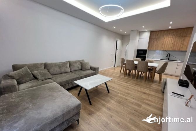 Shtepi me qera 2+1 ne Tirane - 900 Euro