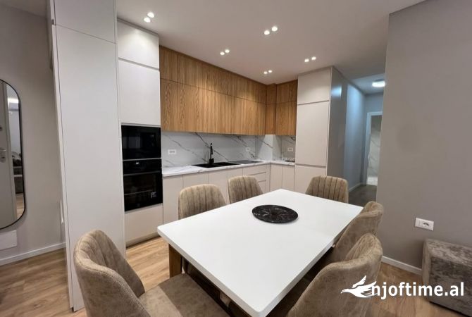 Shtepi me qera Apartament ne Tirane, 2+1, Mobilimi E mobiluar, Pagesa 900  Euro.