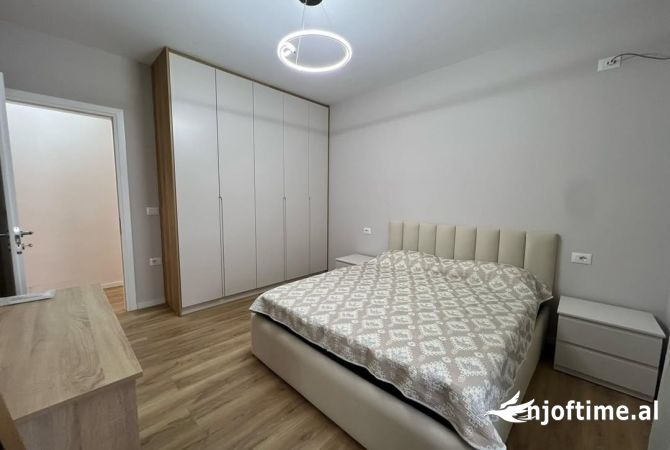 Shtepi me qera Apartament ne Tirane, 2+1, Mobilimi E mobiluar, Pagesa 900  Euro.