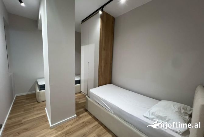 Shtepi me qera Apartament ne Tirane, 2+1, Mobilimi E mobiluar, Pagesa 900  Euro.