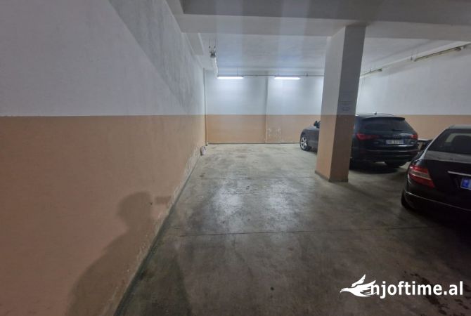 Ambient biznesi me qera 4+1 ne Tirane - 1,000 Euro