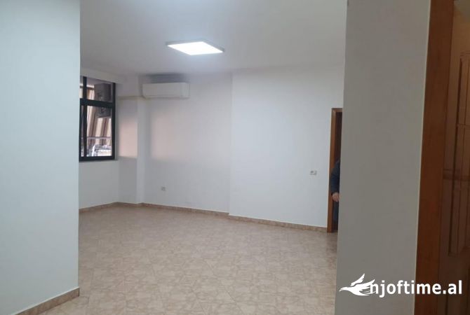 Ambient biznesi me qera 3+1 ne Tirane - 700 Euro
