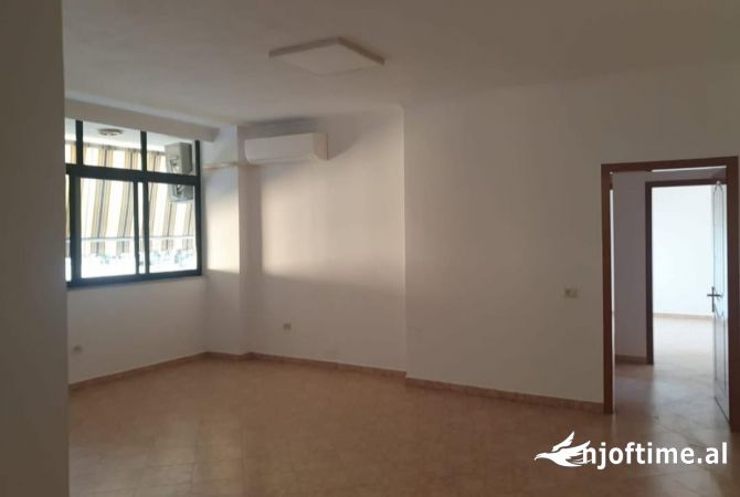 Ambient biznesi me qera 3+1 ne Tirane - 700 Euro