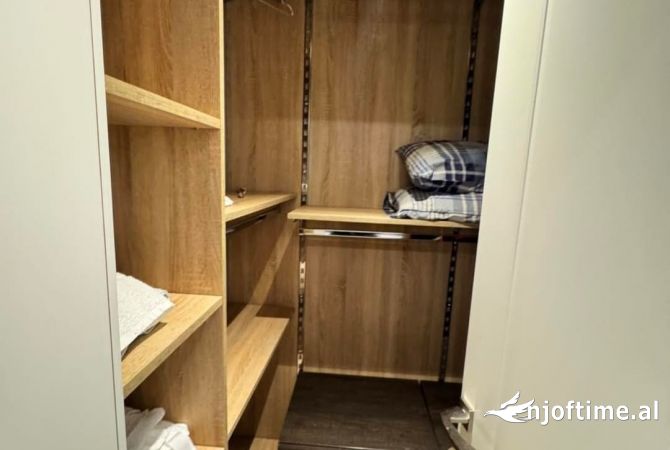 Shtepi me qera Apartament ne Tirane, 2+1, Mobilimi E mobiluar, Pagesa 1,250  Euro.