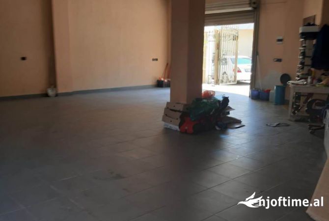 Shtepi ne shitje Apartament ne Tirane, 7+1, Mobilimi Bosh, pa mobiluar, Pagesa 630,000  Euro.