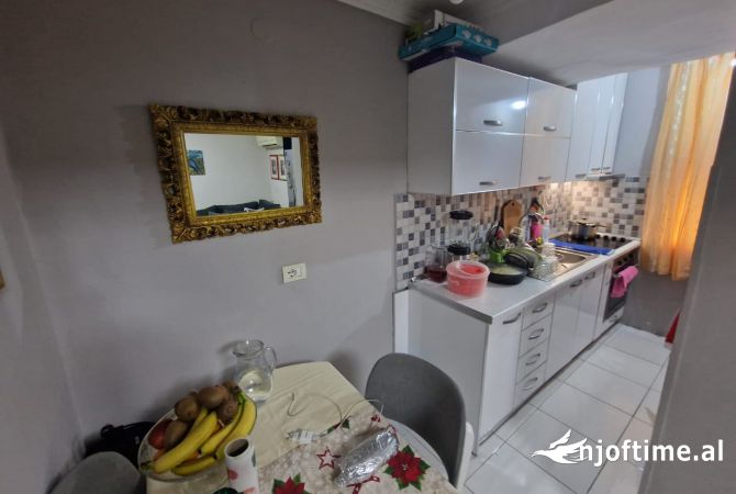 Shtepi ne shitje Apartament ne Tirane, 1+1, Mobilimi E mobiluar, Pagesa 126,000  Euro.