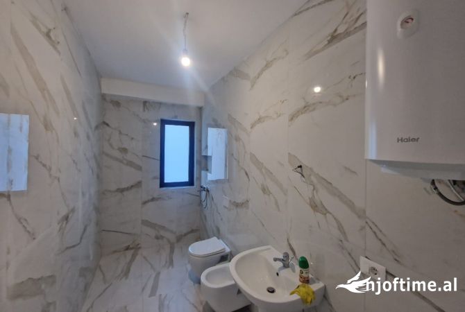 Jepet me qera apartament 2+1+2 tualete ne rrugen "Besim Imami" ne te dale te Myslym Shyrit.