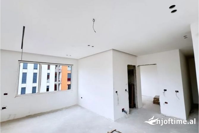 Shtepi ne shitje Apartament ne Tirane, 1+1, Mobilimi Bosh, pa mobiluar, Pagesa 114,000  Euro.