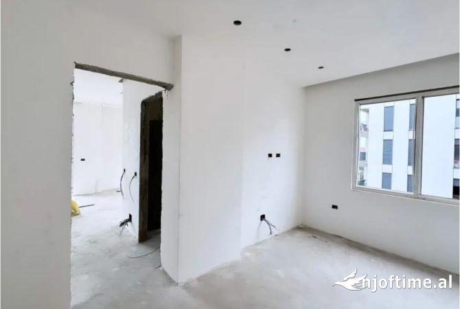 Shtepi ne shitje Apartament ne Tirane, 1+1, Mobilimi Bosh, pa mobiluar, Pagesa 114,000  Euro.