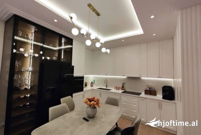 Shtepi ne shitje Apartament ne Tirane, 2+1, Mobilimi E mobiluar, Pagesa 330,000  Euro.