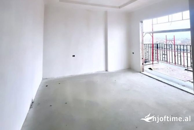 Shtepi ne shitje Apartament ne Tirane, 2+1, Mobilimi Bosh, pa mobiluar, Pagesa 231,200  Euro.