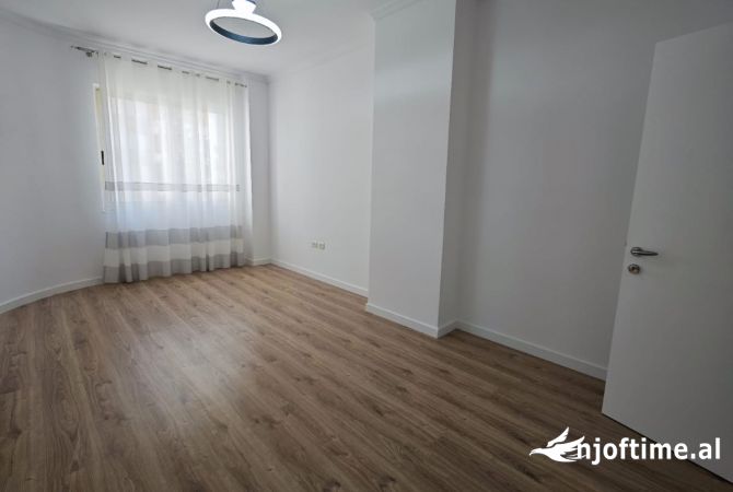 Shtepi ne shitje Apartament ne Tirane, 1+1, Mobilimi E mobiluar, Pagesa 99,000  Euro.