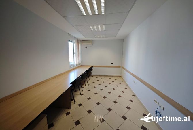 Aartament me qera per zyra ne bllok