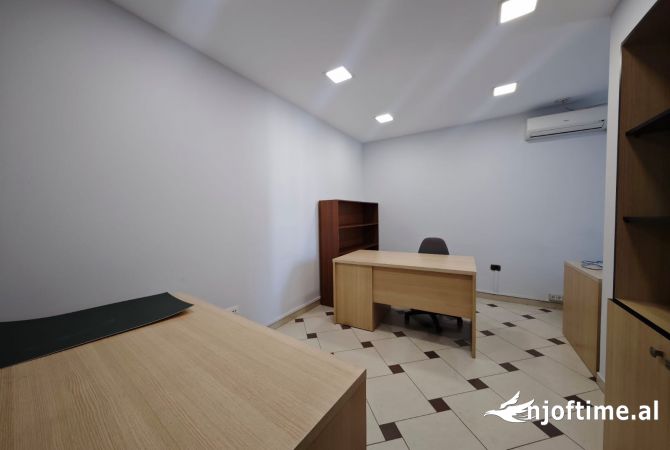Ambient biznesi me qera 3+1 ne Tirane - 1,550 Euro