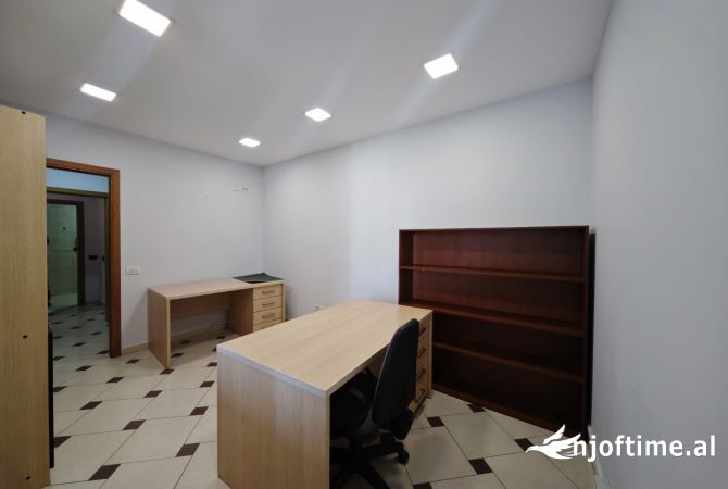 Ambient biznesi me qera 3+1 ne Tirane - 1,550 Euro