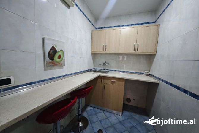 Aartament me qera per zyra ne bllok