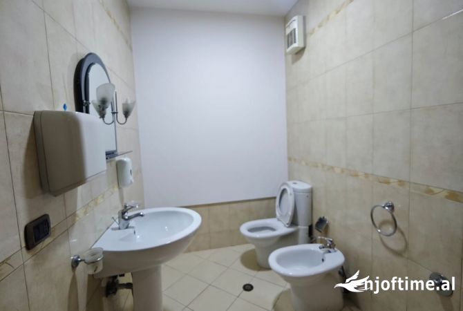 Aartament me qera per zyra ne bllok