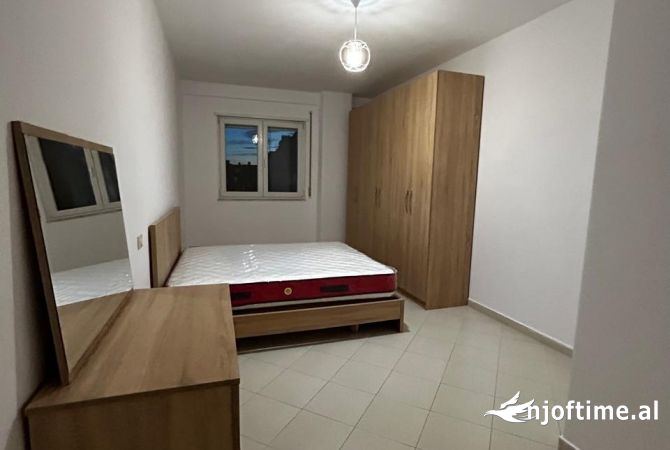 Shtepi ne shitje Apartament ne Tirane, 2+1, Mobilimi E mobiluar, Pagesa 190,000  Euro.