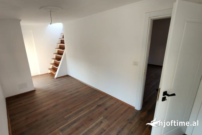 Shtepi ne shitje 3+1 ne Tirane - 270,000 Euro