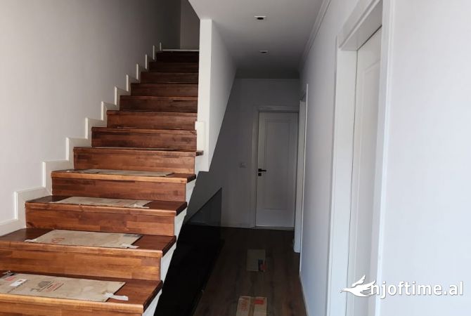 Shtepi ne shitje Apartament ne Tirane, 3+1, Mobilimi Bosh, pa mobiluar, Pagesa 270,000  Euro.