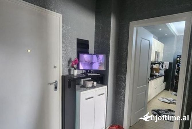 Shtepi ne shitje Apartament ne Tirane, 2+1, Mobilimi E mobiluar, Pagesa 140,000  Euro.