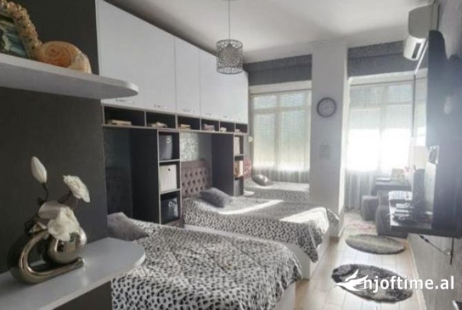 Shtepi ne shitje Apartament ne Tirane, 2+1, Mobilimi E mobiluar, Pagesa 140,000  Euro.