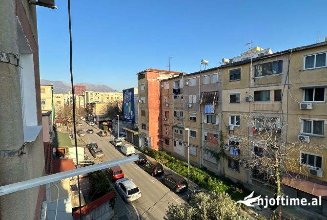 Shtepi ne shitje Apartament ne Tirane, 2+1, Mobilimi Bosh, pa mobiluar, Pagesa 148,000  Euro.