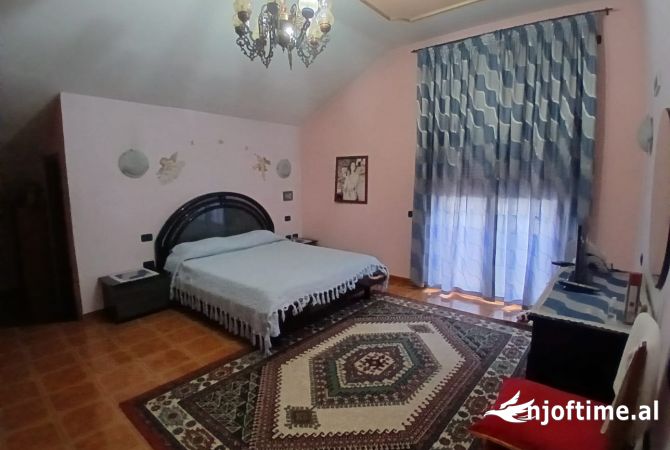 Shtepi me qera Shtepi Private ne Tirane, 3+1, Mobilimi E mobiluar, Pagesa 800  Euro.