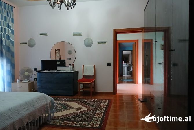 Shtepi me qera Shtepi Private ne Tirane, 3+1, Mobilimi E mobiluar, Pagesa 800  Euro.