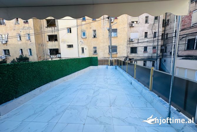 Jepet me qera apartament 1+1+Verande te rruga Fortuzi.