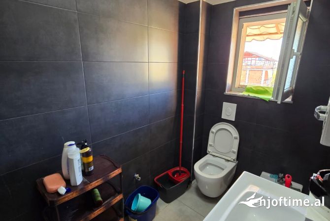 Shtepi ne shitje Apartament ne Tirane, 1+1, Mobilimi E mobiluar, Pagesa 79,000  Euro.