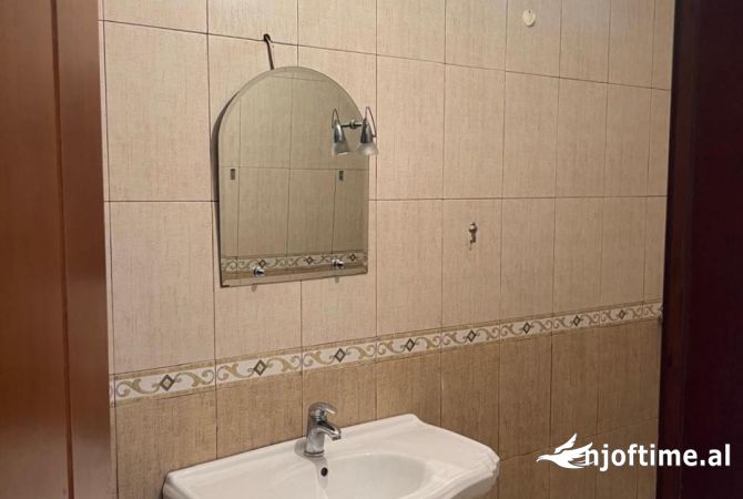 Shtepi me qera 2+1 ne Tirane - 500 Euro