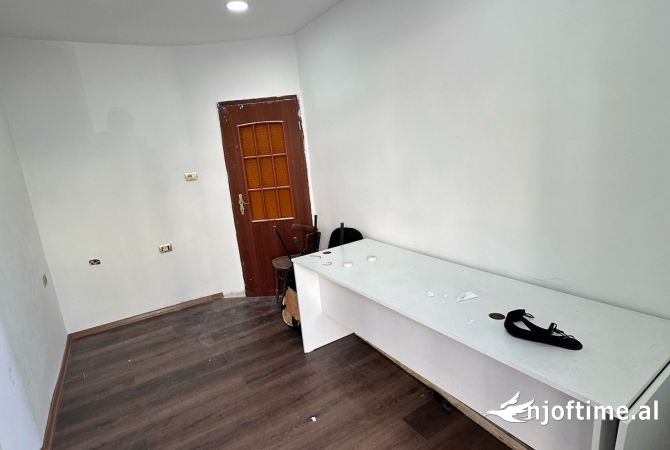 Ambient biznesi me qera 3+1 ne Tirane - 190 Euro
