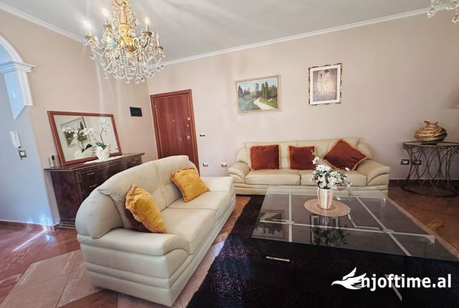Shtepi me qera 2+1 ne Tirane - 900 Euro