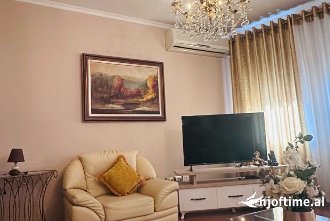 Shtepi me qera 2+1 ne Tirane - 900 Euro