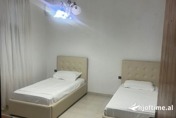 Shtepi me qera Apartament ne Tirane, 2+1, Mobilimi E mobiluar, Pagesa 700  Euro.
