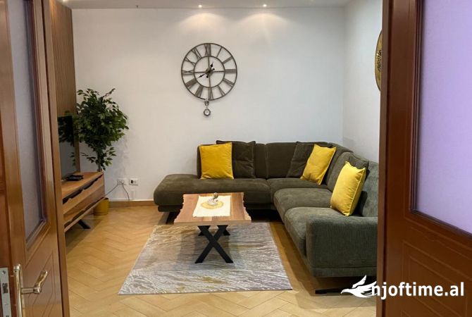 Shtepi me qera Apartament ne Tirane, 2+1, Mobilimi E mobiluar, Pagesa 850  Euro.