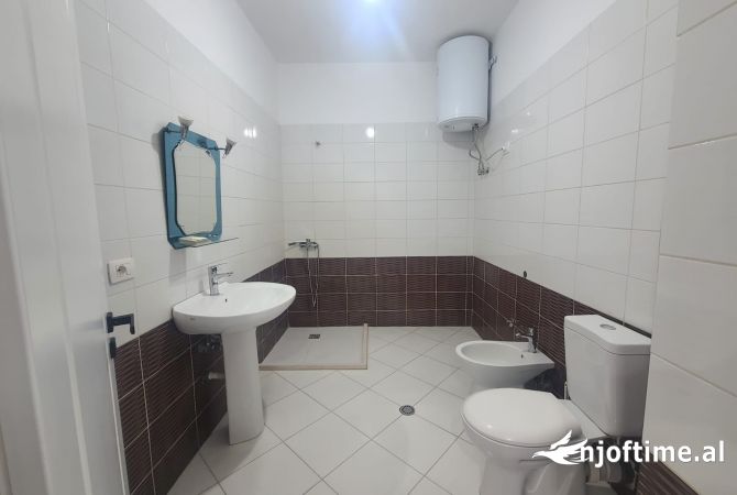 Shtepi ne shitje Apartament ne Tirane, 2+1, Mobilimi Bosh, pa mobiluar, Pagesa 140,000  Euro.